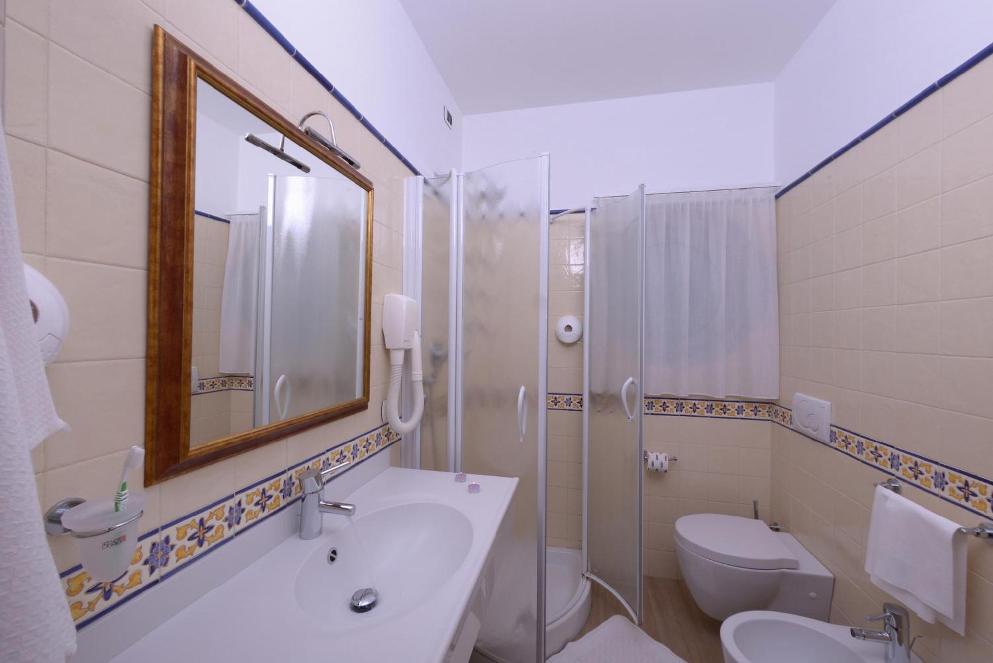Residence Costa Smeralda Grottammare Oda fotoğraf